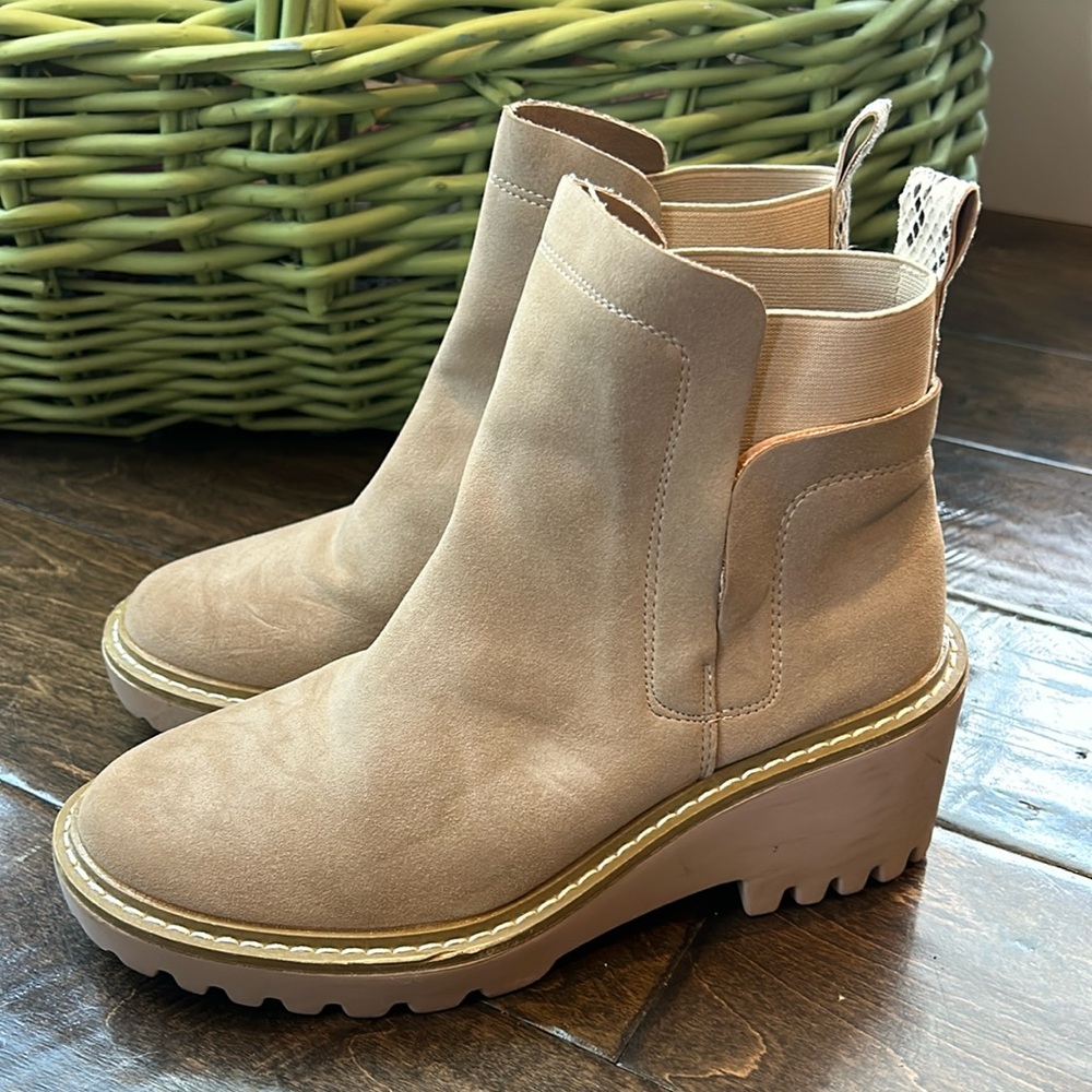 Nicole Miller Tan Suede Booties Size 7